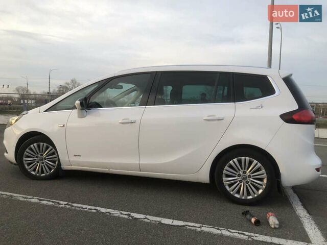 Белый Опель Зафира, объемом двигателя 1.6 л и пробегом 243 тыс. км за 11800 $, фото 2 на Automoto.ua