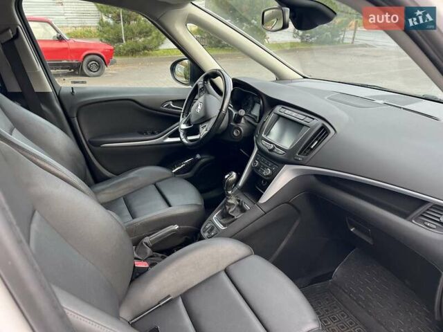 Белый Опель Зафира, объемом двигателя 1.6 л и пробегом 106 тыс. км за 13900 $, фото 17 на Automoto.ua