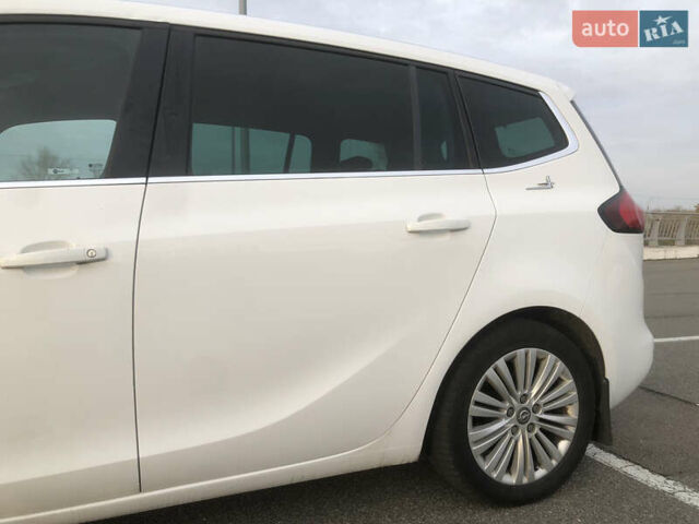 Белый Опель Зафира, объемом двигателя 1.6 л и пробегом 243 тыс. км за 11800 $, фото 15 на Automoto.ua