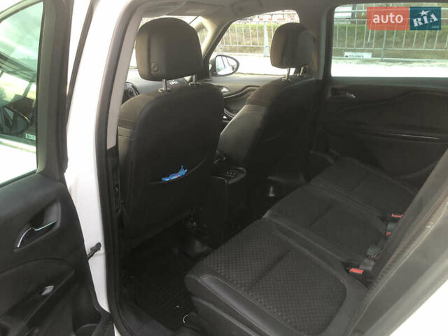 Белый Опель Зафира, объемом двигателя 1.6 л и пробегом 243 тыс. км за 11800 $, фото 13 на Automoto.ua