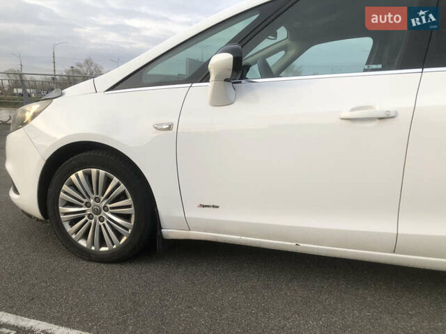 Белый Опель Зафира, объемом двигателя 1.6 л и пробегом 243 тыс. км за 11800 $, фото 5 на Automoto.ua