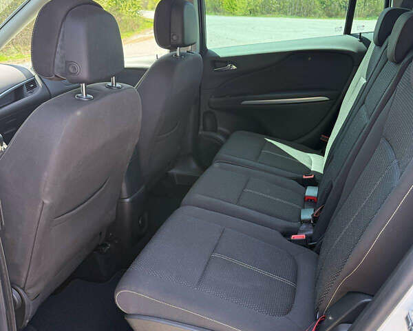 Белый Опель Зафира, объемом двигателя 2 л и пробегом 229 тыс. км за 13200 $, фото 8 на Automoto.ua