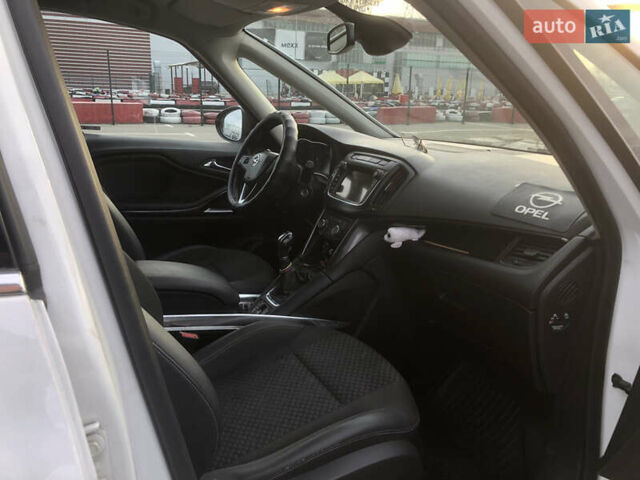 Белый Опель Зафира, объемом двигателя 1.6 л и пробегом 243 тыс. км за 11800 $, фото 19 на Automoto.ua