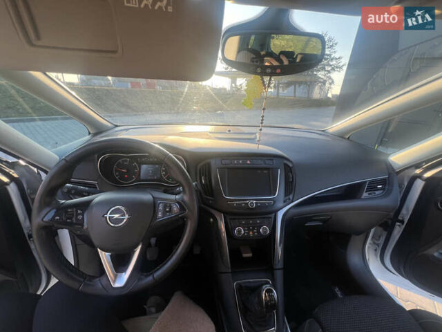 Белый Опель Зафира, объемом двигателя 1.6 л и пробегом 205 тыс. км за 12300 $, фото 13 на Automoto.ua