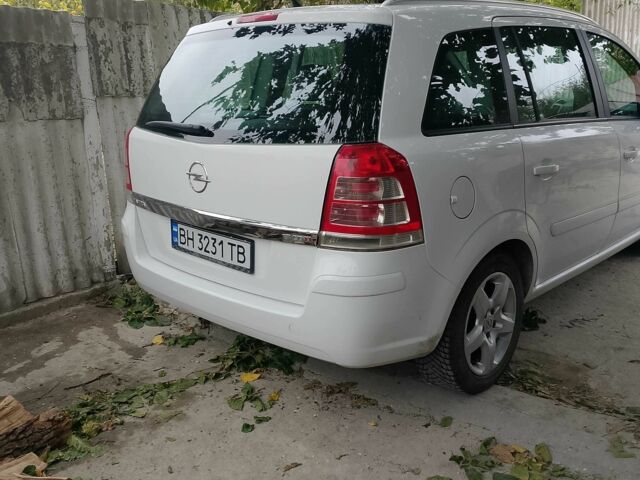 Опель Зафира 2008 в Сарате на Automoto.ua Белый Опель Зафира, объемом двигателя 1.7 л и пробегом 377 тыс. км за 6200 $, фото 4 на Automoto.ua