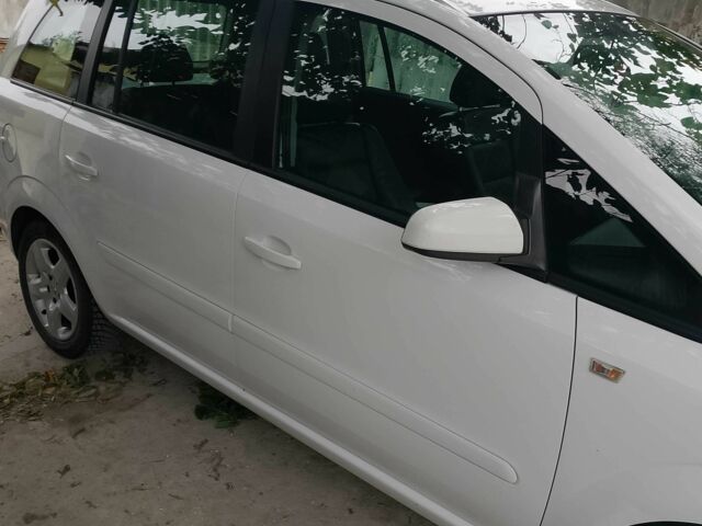 Опель Зафира 2008 в Сарате на Automoto.ua Белый Опель Зафира, объемом двигателя 1.7 л и пробегом 377 тыс. км за 6200 $, фото 2 на Automoto.ua