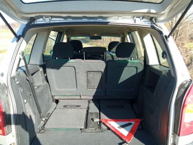 Белый Опель Зафира, объемом двигателя 2 л и пробегом 1 тыс. км за 1747 $, фото 7 на Automoto.ua