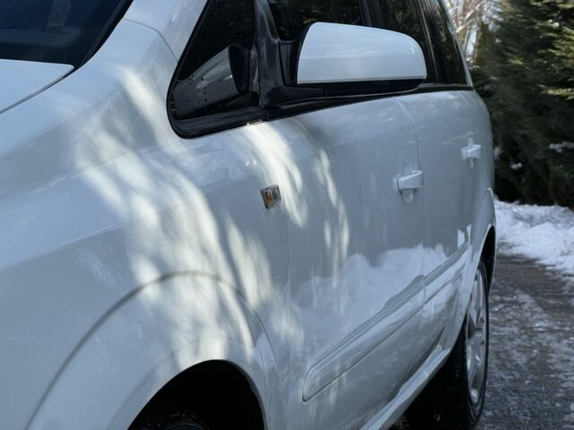 Белый Опель Зафира, объемом двигателя 1.7 л и пробегом 300 тыс. км за 4700 $, фото 8 на Automoto.ua