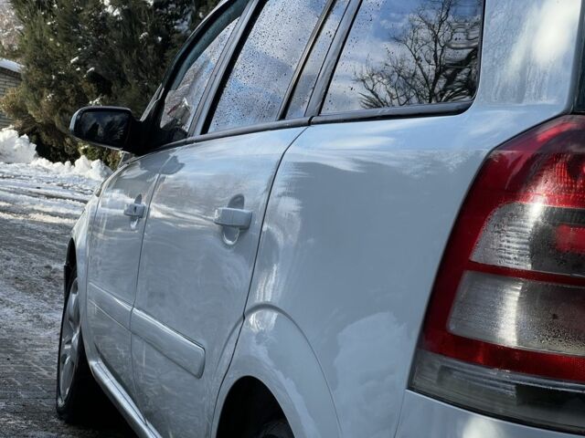 Белый Опель Зафира, объемом двигателя 1.7 л и пробегом 300 тыс. км за 4700 $, фото 7 на Automoto.ua