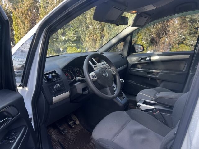 Белый Опель Зафира, объемом двигателя 1.7 л и пробегом 300 тыс. км за 4700 $, фото 9 на Automoto.ua