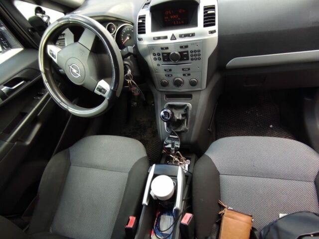 Белый Опель Зафира, объемом двигателя 0 л и пробегом 300 тыс. км за 5000 $, фото 6 на Automoto.ua