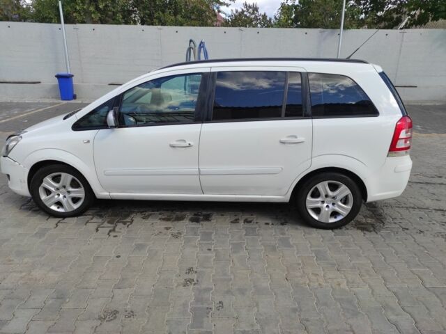 Белый Опель Зафира, объемом двигателя 0 л и пробегом 300 тыс. км за 5000 $, фото 3 на Automoto.ua