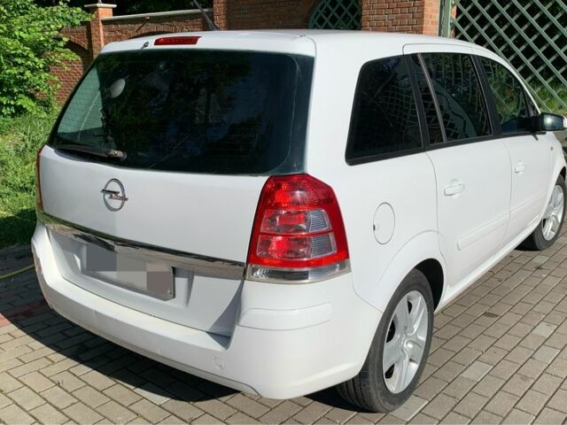 Белый Опель Зафира, объемом двигателя 1.9 л и пробегом 260 тыс. км за 5700 $, фото 4 на Automoto.ua