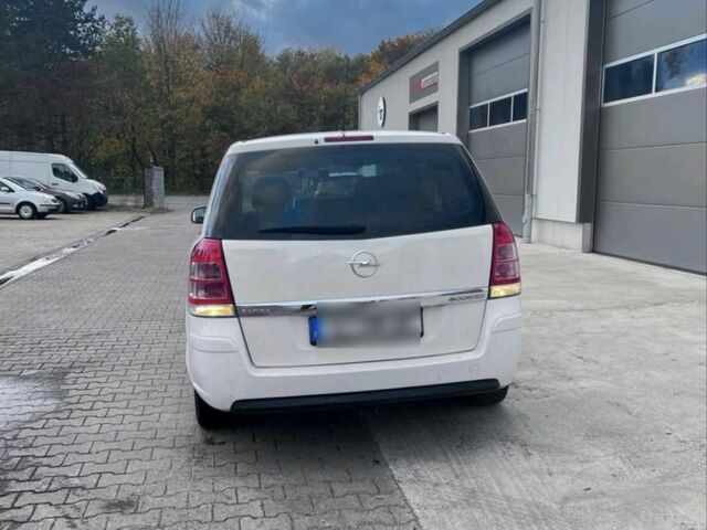 Белый Опель Зафира, объемом двигателя 1.6 л и пробегом 198 тыс. км за 5750 $, фото 2 на Automoto.ua