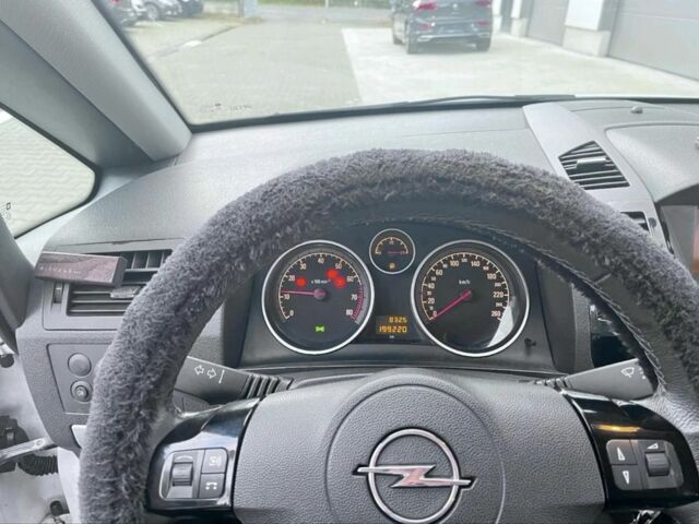 Белый Опель Зафира, объемом двигателя 1.6 л и пробегом 198 тыс. км за 5750 $, фото 8 на Automoto.ua