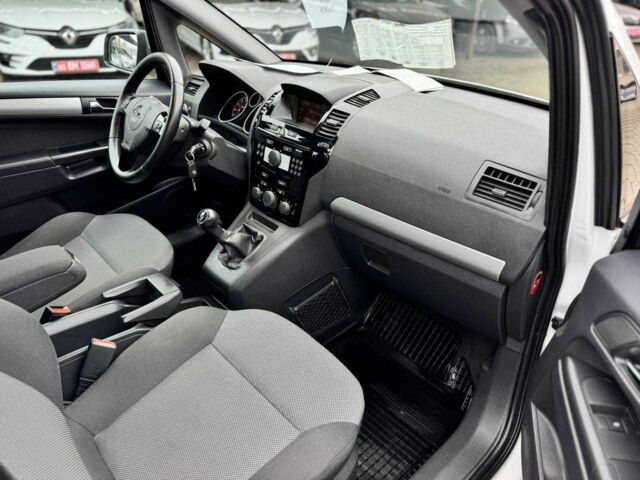 Білий Опель Зафіра, об'ємом двигуна 1.6 л та пробігом 206 тис. км за 7600 $, фото 13 на Automoto.ua