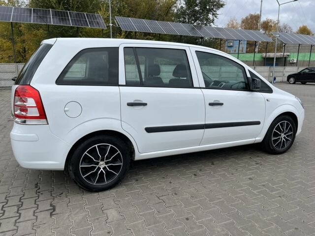 Опель Зафира 2011 в Кривом Роге на Automoto.ua Белый Опель Зафира, объемом двигателя 1.6 л и пробегом 244 тыс. км за 6799 $, фото 5 на Automoto.ua