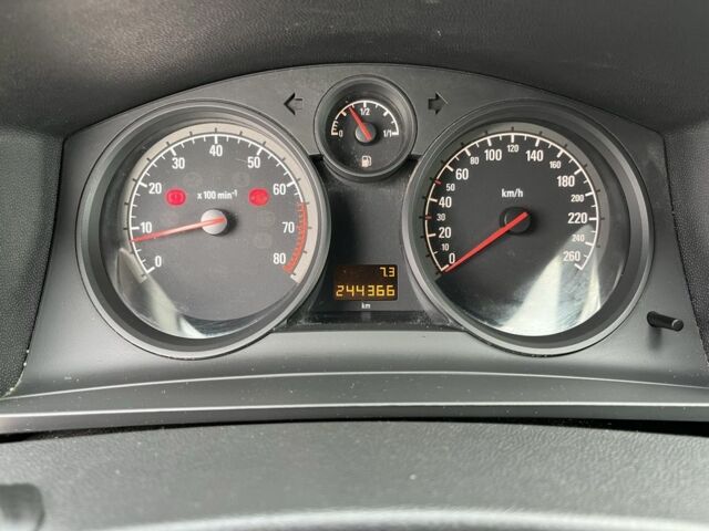 Опель Зафира 2011 в Кривом Роге на Automoto.ua Белый Опель Зафира, объемом двигателя 1.6 л и пробегом 244 тыс. км за 6799 $, фото 19 на Automoto.ua