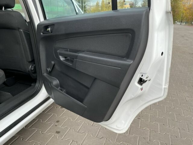 Опель Зафира 2011 в Кривом Роге на Automoto.ua Белый Опель Зафира, объемом двигателя 1.6 л и пробегом 244 тыс. км за 6799 $, фото 16 на Automoto.ua