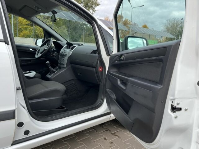 Опель Зафира 2011 в Кривом Роге на Automoto.ua Белый Опель Зафира, объемом двигателя 1.6 л и пробегом 244 тыс. км за 6799 $, фото 14 на Automoto.ua