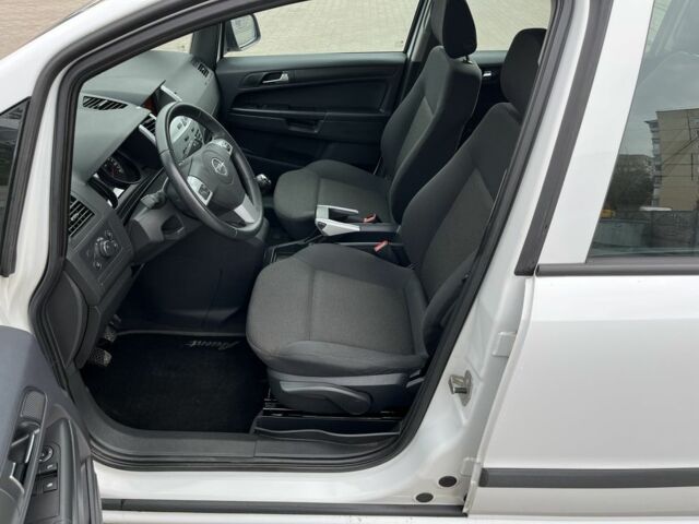 Опель Зафира 2011 в Кривом Роге на Automoto.ua Белый Опель Зафира, объемом двигателя 1.6 л и пробегом 244 тыс. км за 6799 $, фото 8 на Automoto.ua