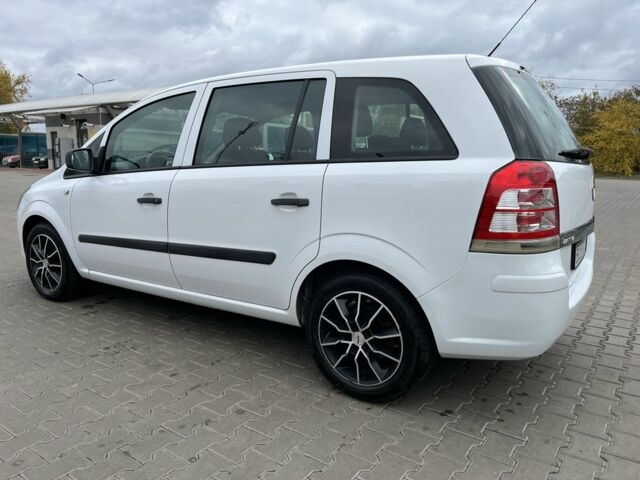 Опель Зафира 2011 в Кривом Роге на Automoto.ua Белый Опель Зафира, объемом двигателя 1.6 л и пробегом 244 тыс. км за 6799 $, фото 2 на Automoto.ua