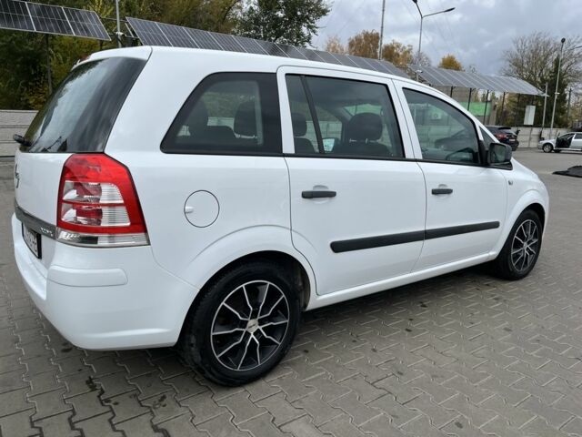 Опель Зафира 2011 в Кривом Роге на Automoto.ua Белый Опель Зафира, объемом двигателя 1.6 л и пробегом 244 тыс. км за 6799 $, фото 6 на Automoto.ua