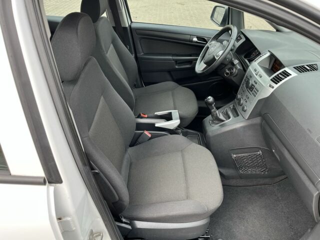 Опель Зафира 2011 в Кривом Роге на Automoto.ua Белый Опель Зафира, объемом двигателя 1.6 л и пробегом 244 тыс. км за 6799 $, фото 15 на Automoto.ua