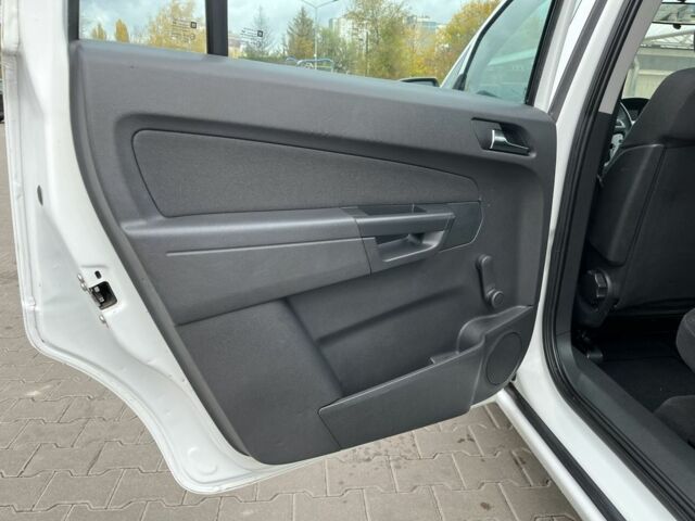 Опель Зафира 2011 в Кривом Роге на Automoto.ua Белый Опель Зафира, объемом двигателя 1.6 л и пробегом 244 тыс. км за 6799 $, фото 10 на Automoto.ua