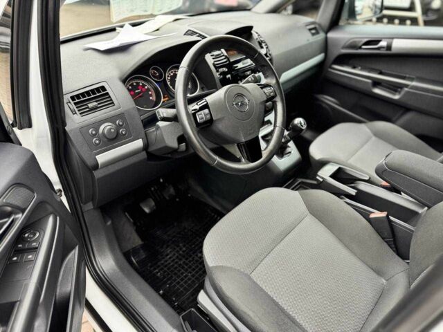 Білий Опель Зафіра, об'ємом двигуна 1.6 л та пробігом 206 тис. км за 7600 $, фото 10 на Automoto.ua