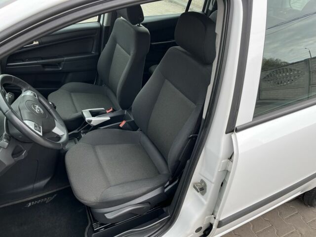 Опель Зафира 2011 в Кривом Роге на Automoto.ua Белый Опель Зафира, объемом двигателя 1.6 л и пробегом 244 тыс. км за 6799 $, фото 9 на Automoto.ua