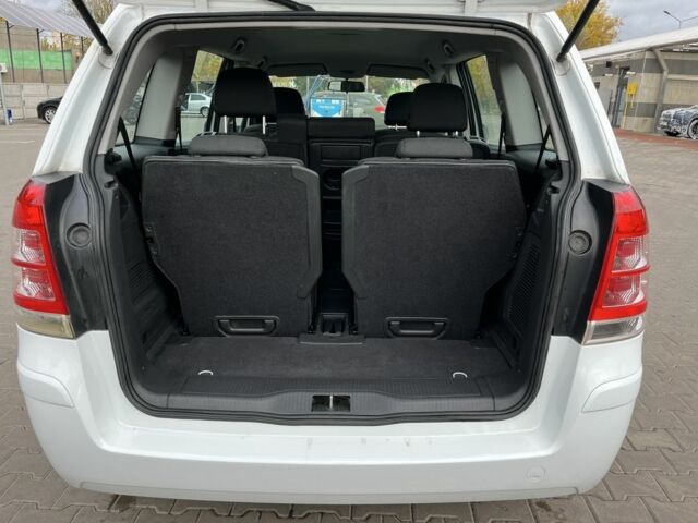 Опель Зафира 2011 в Кривом Роге на Automoto.ua Белый Опель Зафира, объемом двигателя 1.6 л и пробегом 244 тыс. км за 6799 $, фото 12 на Automoto.ua