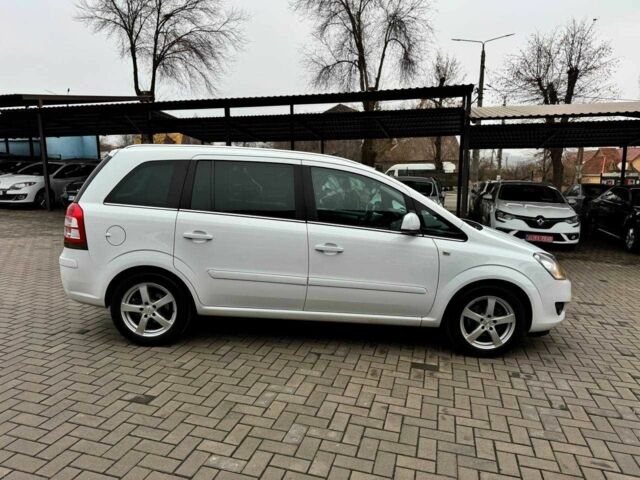 Білий Опель Зафіра, об'ємом двигуна 1.6 л та пробігом 206 тис. км за 7600 $, фото 9 на Automoto.ua