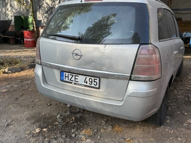 Бежевый Опель Зафира, объемом двигателя 1.9 л и пробегом 360 тыс. км за 2200 $, фото 2 на Automoto.ua