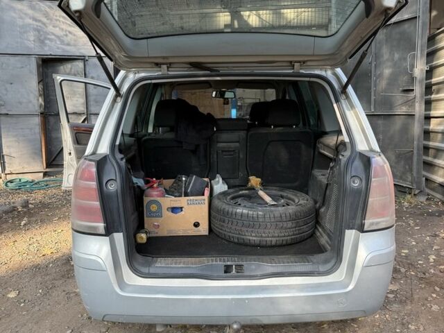 Бежевый Опель Зафира, объемом двигателя 1.9 л и пробегом 360 тыс. км за 2200 $, фото 4 на Automoto.ua