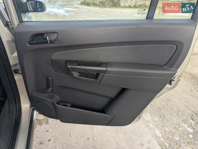 Опель Зафира 2005 в Львове на Automoto.ua Бежевый Опель Зафира, объемом двигателя 1.6 л и пробегом 215 тыс. км за 4999 $, фото 38 на Automoto.ua