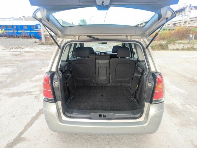 Опель Зафира 2005 в Львове на Automoto.ua Бежевый Опель Зафира, объемом двигателя 1.6 л и пробегом 215 тыс. км за 4999 $, фото 11 на Automoto.ua