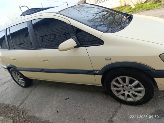 Бежевый Опель Зафира, объемом двигателя 0 л и пробегом 286 тыс. км за 3200 $, фото 3 на Automoto.ua