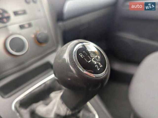 Опель Зафира 2005 в Львове на Automoto.ua Бежевый Опель Зафира, объемом двигателя 1.6 л и пробегом 215 тыс. км за 4999 $, фото 23 на Automoto.ua