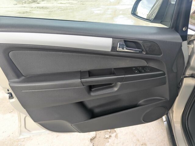 Опель Зафира 2005 в Львове на Automoto.ua Бежевый Опель Зафира, объемом двигателя 1.6 л и пробегом 215 тыс. км за 4999 $, фото 18 на Automoto.ua