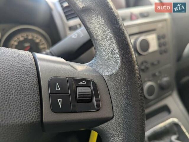 Опель Зафира 2005 в Львове на Automoto.ua Бежевый Опель Зафира, объемом двигателя 1.6 л и пробегом 215 тыс. км за 4999 $, фото 29 на Automoto.ua