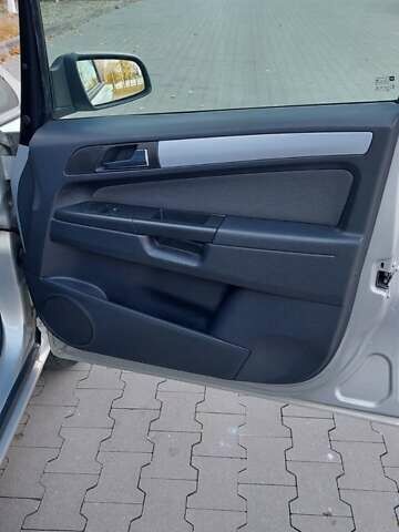 Бежевый Опель Зафира, объемом двигателя 1.6 л и пробегом 156 тыс. км за 5900 $, фото 24 на Automoto.ua