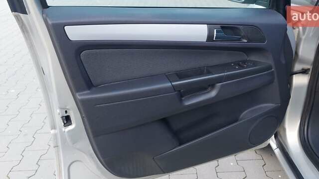 Бежевый Опель Зафира, объемом двигателя 1.6 л и пробегом 156 тыс. км за 5900 $, фото 10 на Automoto.ua