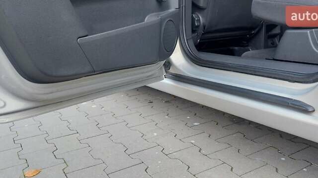 Бежевый Опель Зафира, объемом двигателя 1.6 л и пробегом 156 тыс. км за 5900 $, фото 39 на Automoto.ua