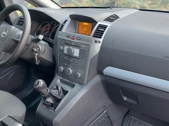 Бежевый Опель Зафира, объемом двигателя 1.6 л и пробегом 156 тыс. км за 5900 $, фото 15 на Automoto.ua