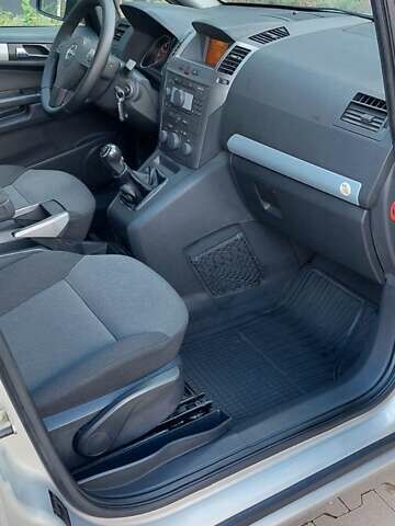 Бежевый Опель Зафира, объемом двигателя 1.6 л и пробегом 156 тыс. км за 5900 $, фото 22 на Automoto.ua