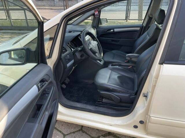 Бежевый Опель Зафира, объемом двигателя 1.9 л и пробегом 335 тыс. км за 2750 $, фото 6 на Automoto.ua