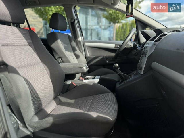 Бежевый Опель Зафира, объемом двигателя 1.8 л и пробегом 261 тыс. км за 6900 $, фото 49 на Automoto.ua