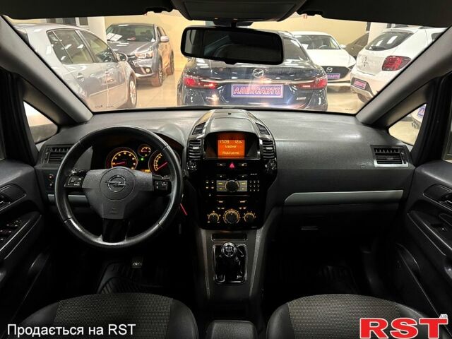 Бежевый Опель Зафира, объемом двигателя 1.8 л и пробегом 251 тыс. км за 6700 $, фото 9 на Automoto.ua