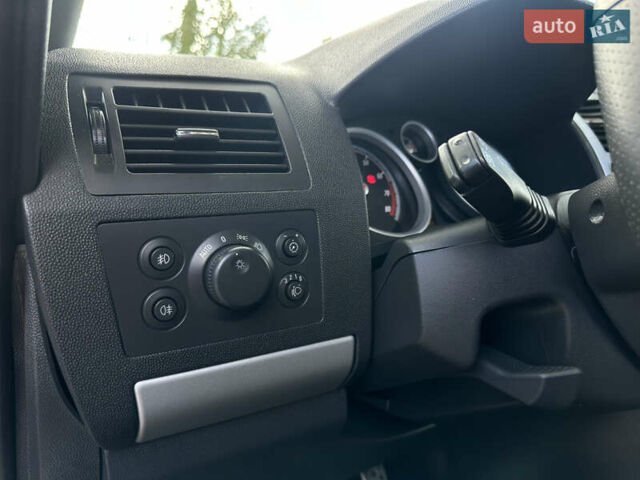 Бежевый Опель Зафира, объемом двигателя 1.8 л и пробегом 261 тыс. км за 6900 $, фото 28 на Automoto.ua